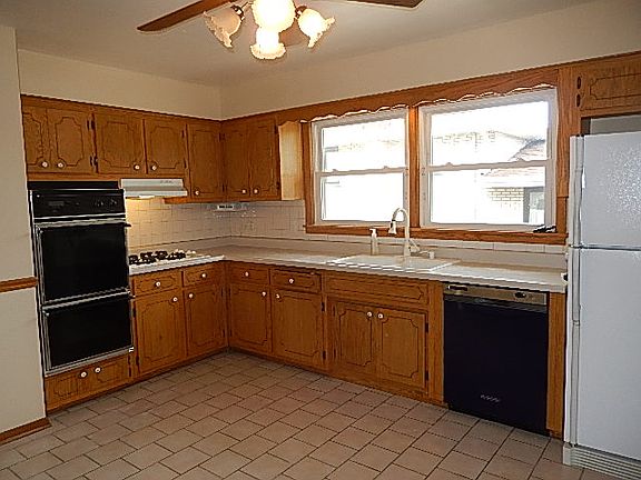 2nd image of 10204 S Komensky Ave