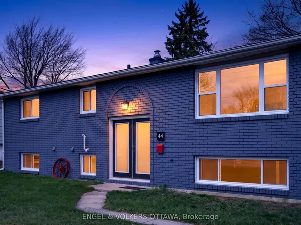 44 Carol Cres, Smiths Falls, ON K7A 3X8
