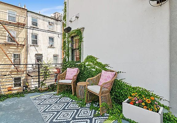 3rd image of 41 Woodbine St #2