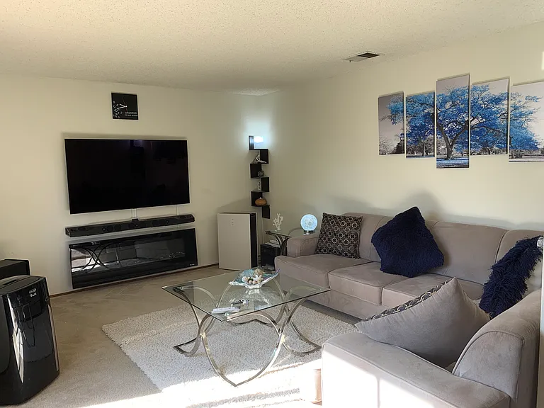 479 La Conner Dr #4 — Photo 4