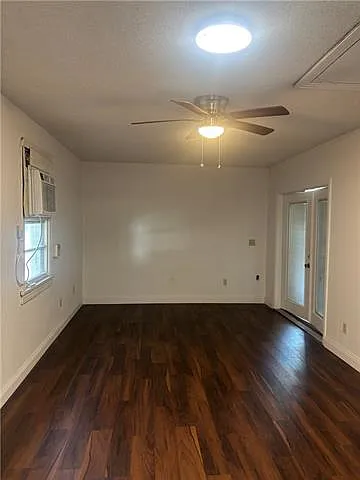 1628 Bartholomew St — Photo 3