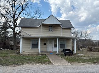 406 N Garfield St, Willow Springs, MO 65793
