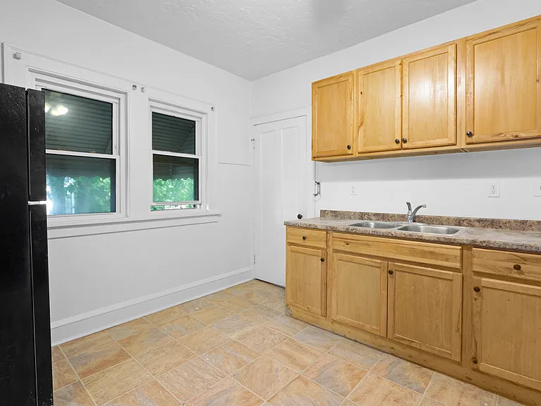12608 Corlett Ave — Photo 6