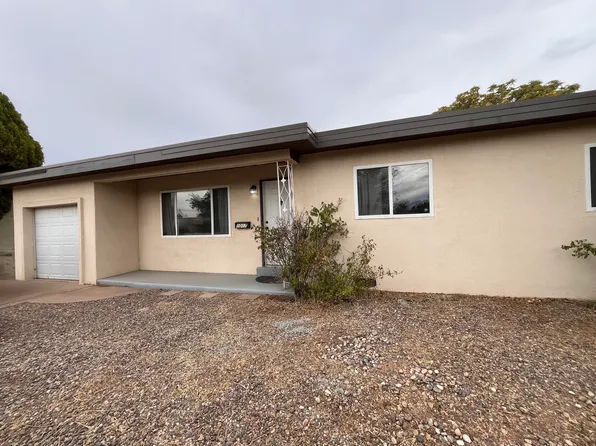 1017 Georgia St SE, Albuquerque, NM 87108
