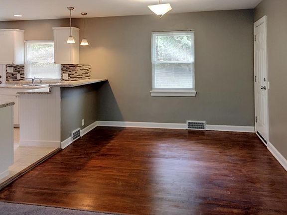 4th image of 2125 32nd St NW