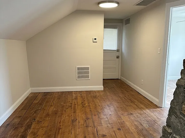 Living space. 10' x 13'