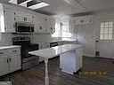 4 bed, 2.5 bath, 2500 sqft, $2,500 — Photo 2
