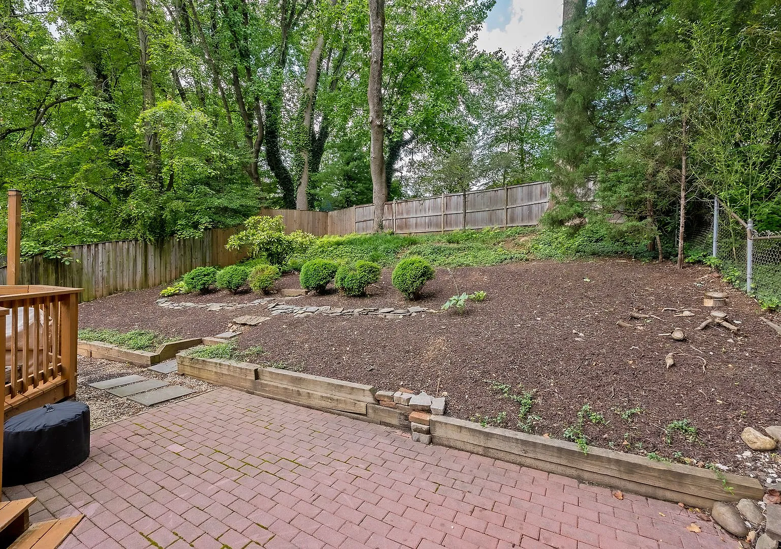 Charming 2BR Detached Cottage in Kensington One Level Living with Large Deck! — Photo 4