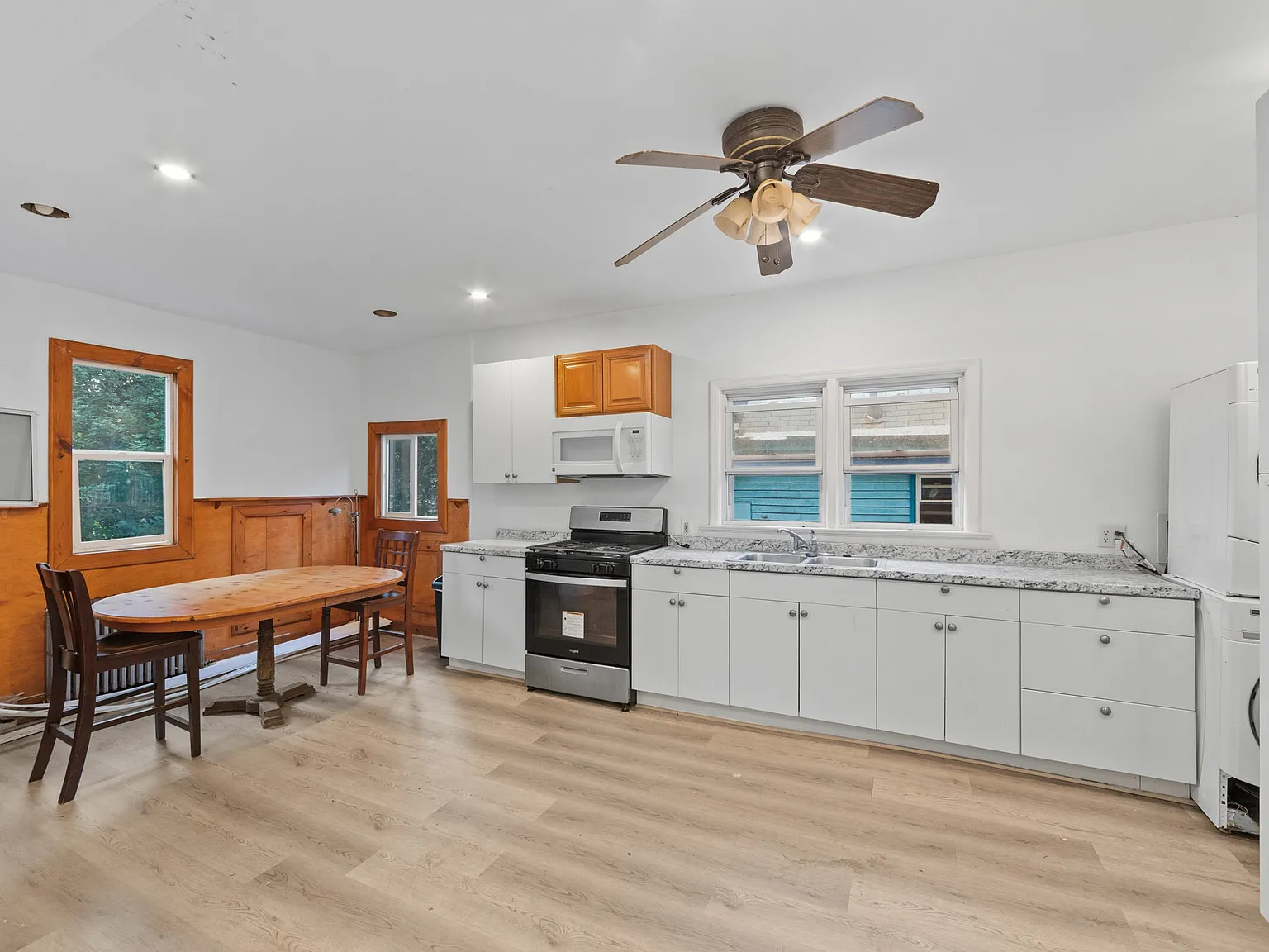 2 bed, 3064 sqft, $2,000 — Photo 2