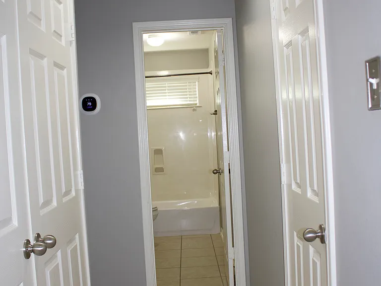 Hallway to front bedrooms