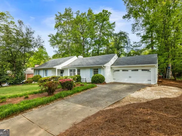 568 Timberland Dr, Sandy Springs, GA 30342
