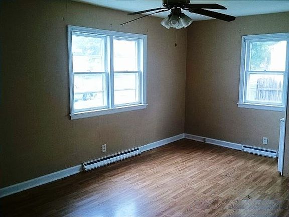 3rd image of 928 Kingsley Dr