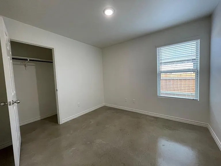 2317 Zanoletti Dr — Photo 17