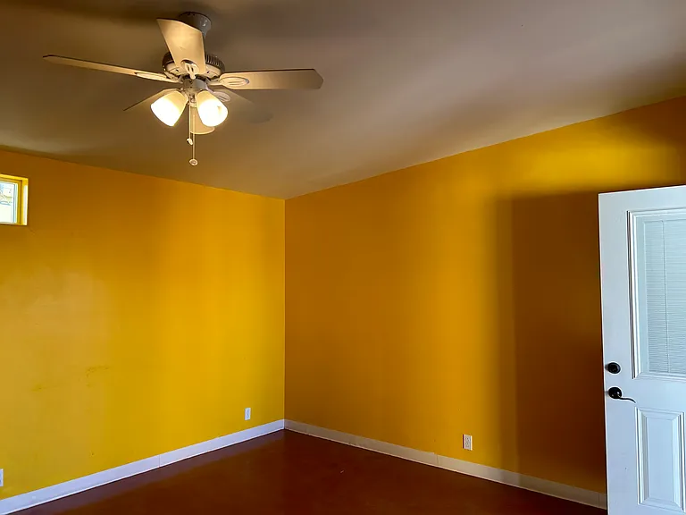 Living room/kitchen area