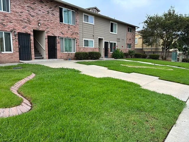 Jovanna Villa Apartments — Photo 2
