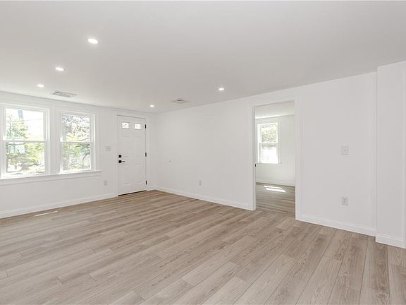 4th image of 19 Leigh Rd