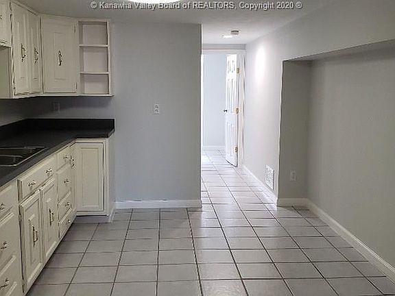 5th image of 220 Ivywood St