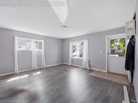 5th image of 34834 Richard St