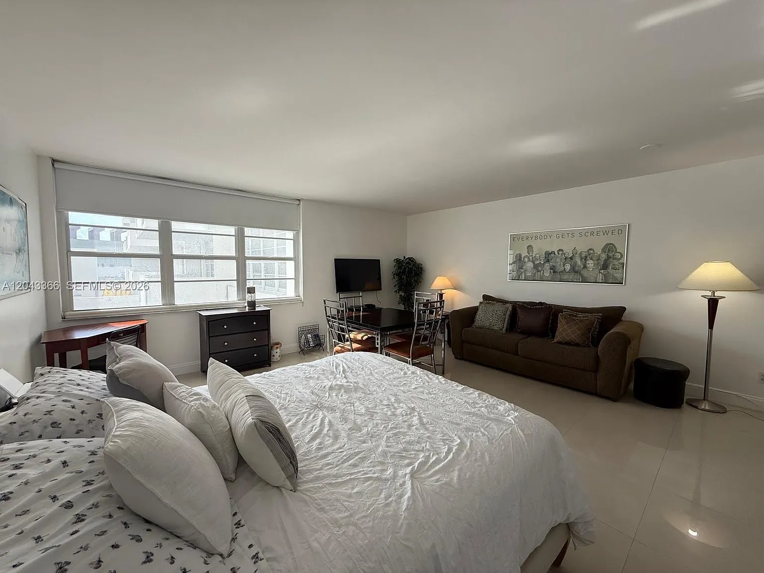The Decoplage Condo — Photo 2