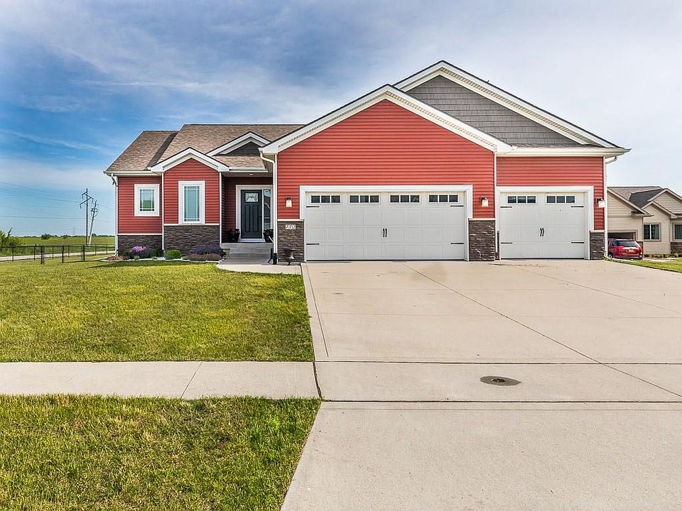 1st image of 772 NW Autumn Crest Dr