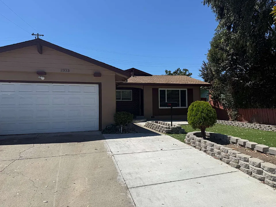 2333 Palmira Way