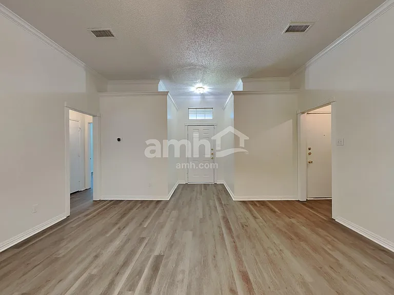 605 Arbor Ln — Photo 5
