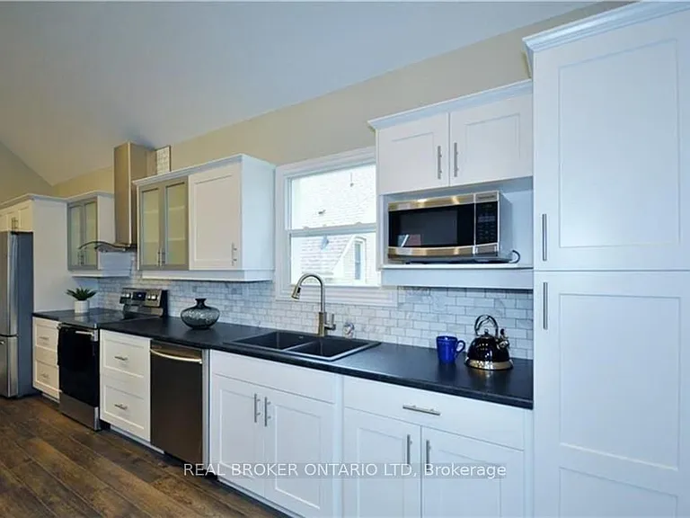 33 Beaconsfield Ave #2 — Photo 8