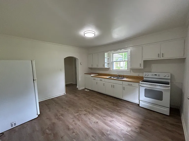 142 Chestnut St — Photo 9