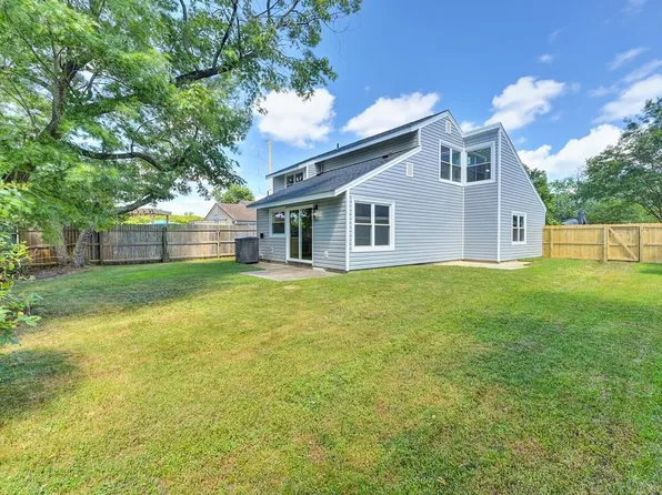 696 Orangewood Dr, Virginia Beach, VA 23453