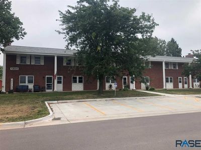 1304 E Sylvan Cir APT 8, Brandon, SD, 57005