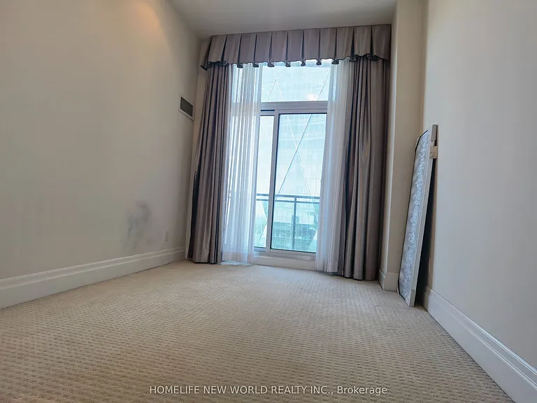 16 Harbour St #5303 — Photo 7