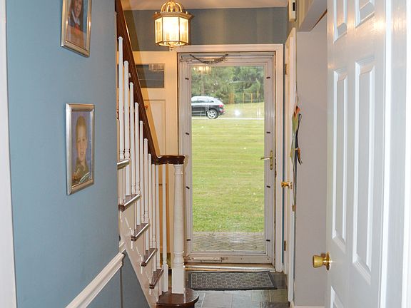 3rd image of 713 Willowdale Ln