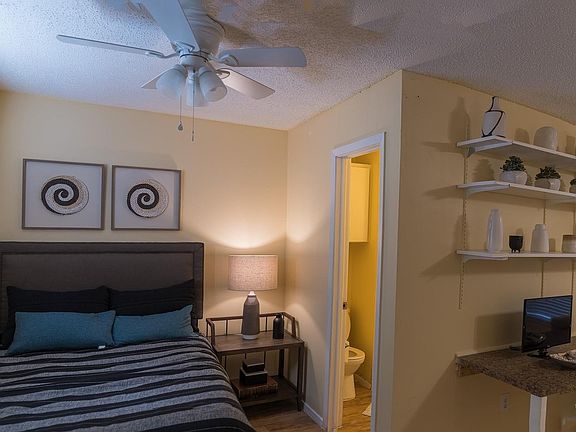 5th image of 2106 San Gabriel St #100
