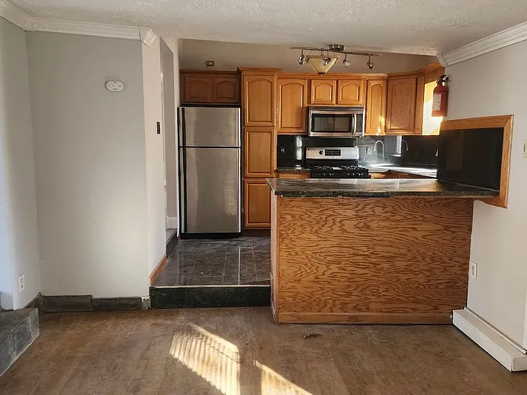 169 Daniels Ave — Photo 4