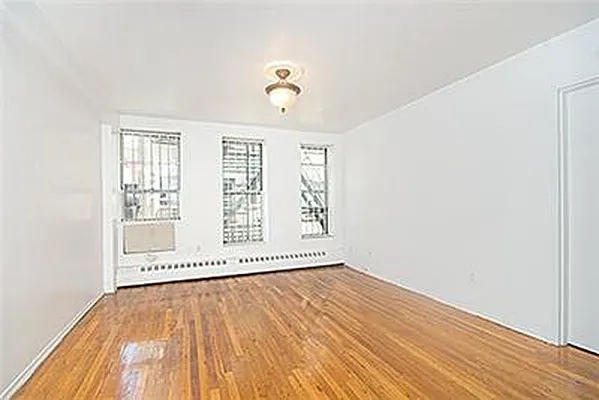 Rented by R New York | media 12