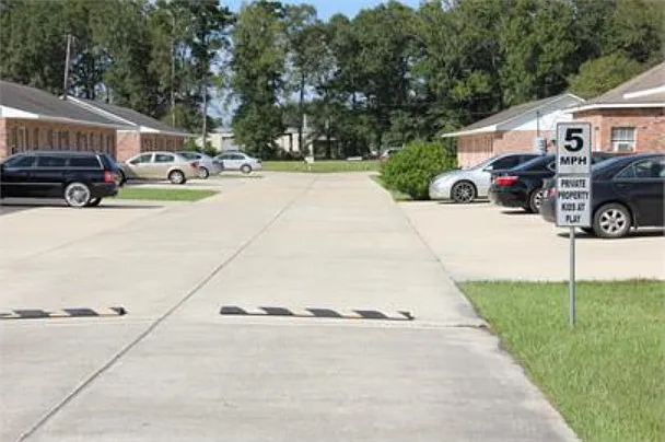 Barry Ct. Apartments 16077 Lamonte Dr. Hammond, LA 70403 - 3 — Photo 3