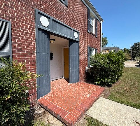 2nd image of 610 Chesnut St #4