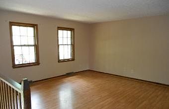 4th image of 406 Paul Revere Dr