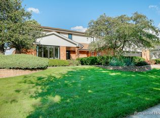 6521 Rodgers Dr, Willowbrook, IL 60527