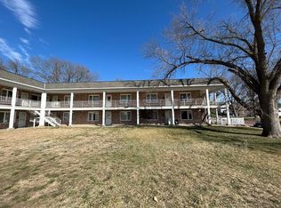 905 5th St #107, Fairbury, NE 68352