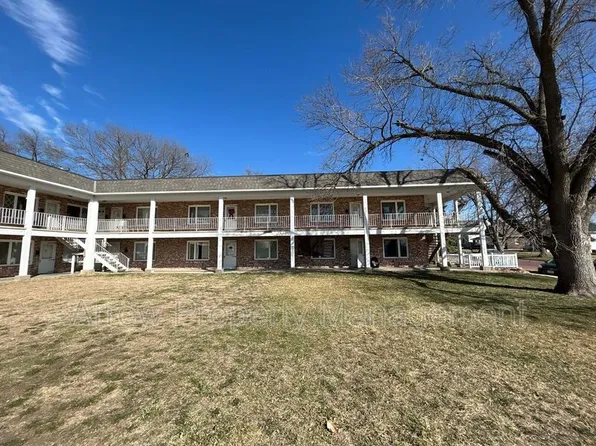 905 5th St #107, Fairbury, NE 68352