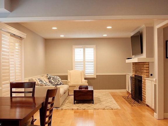 5th image of 585 Red Oak Ln