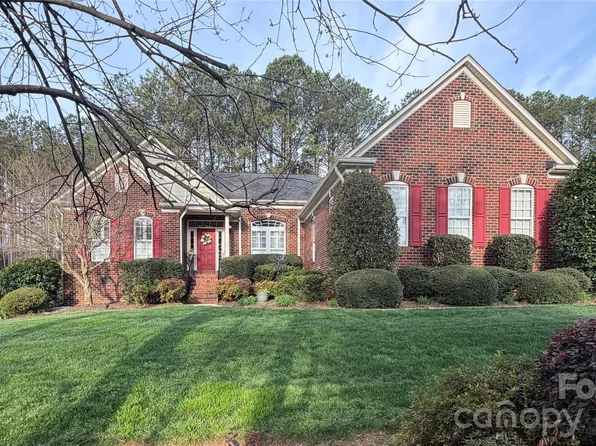 104 Kestrel Ct, Mount Holly, NC 28120