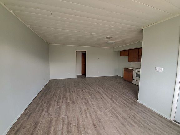 4th image of 1115 E Parker St