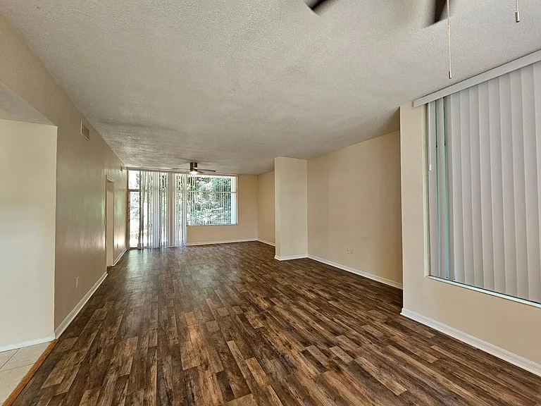 2818 SW 2nd Ave — Photo 14