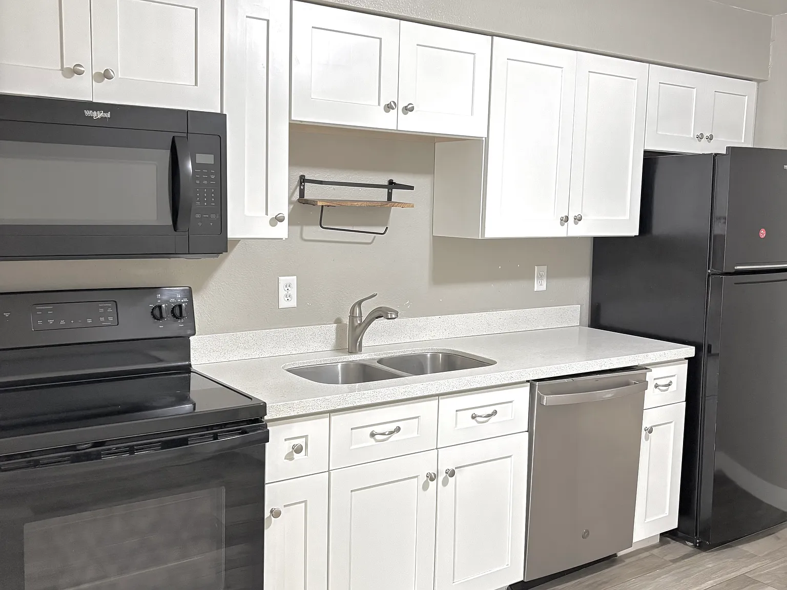 2 bed, 950 sqft, $1,450 — Photo 2