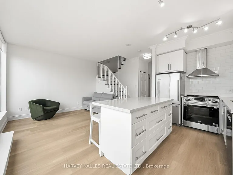 308 Palmerston Ave #Penthouse 14 — Photo 17