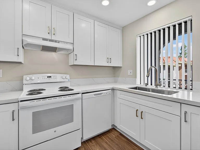 Prado Apartments — Photo 39