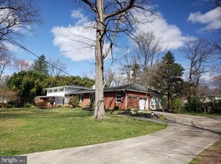 14 Robin Rd, Moorestown, NJ 08057