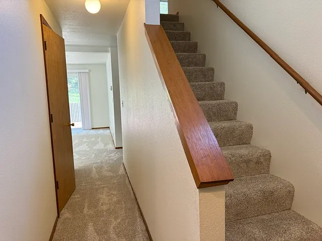 3 bed, 2.5 bath, 1435 sqft, $2,300 — Photo 3